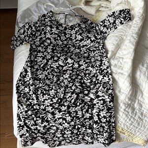 Old Navy Black and White Ruched Sundress with Puff Sleeves